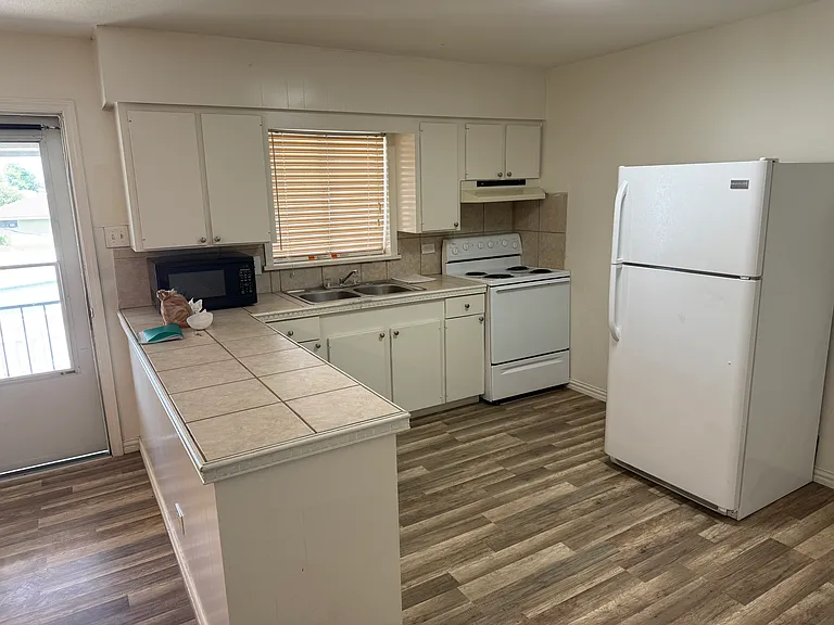 406 Hialeah Ave #6 — Photo 6