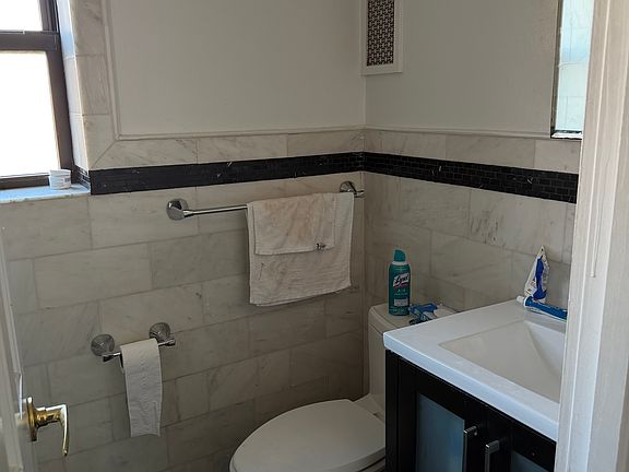 5th image of 611 E 11th St APT 7C