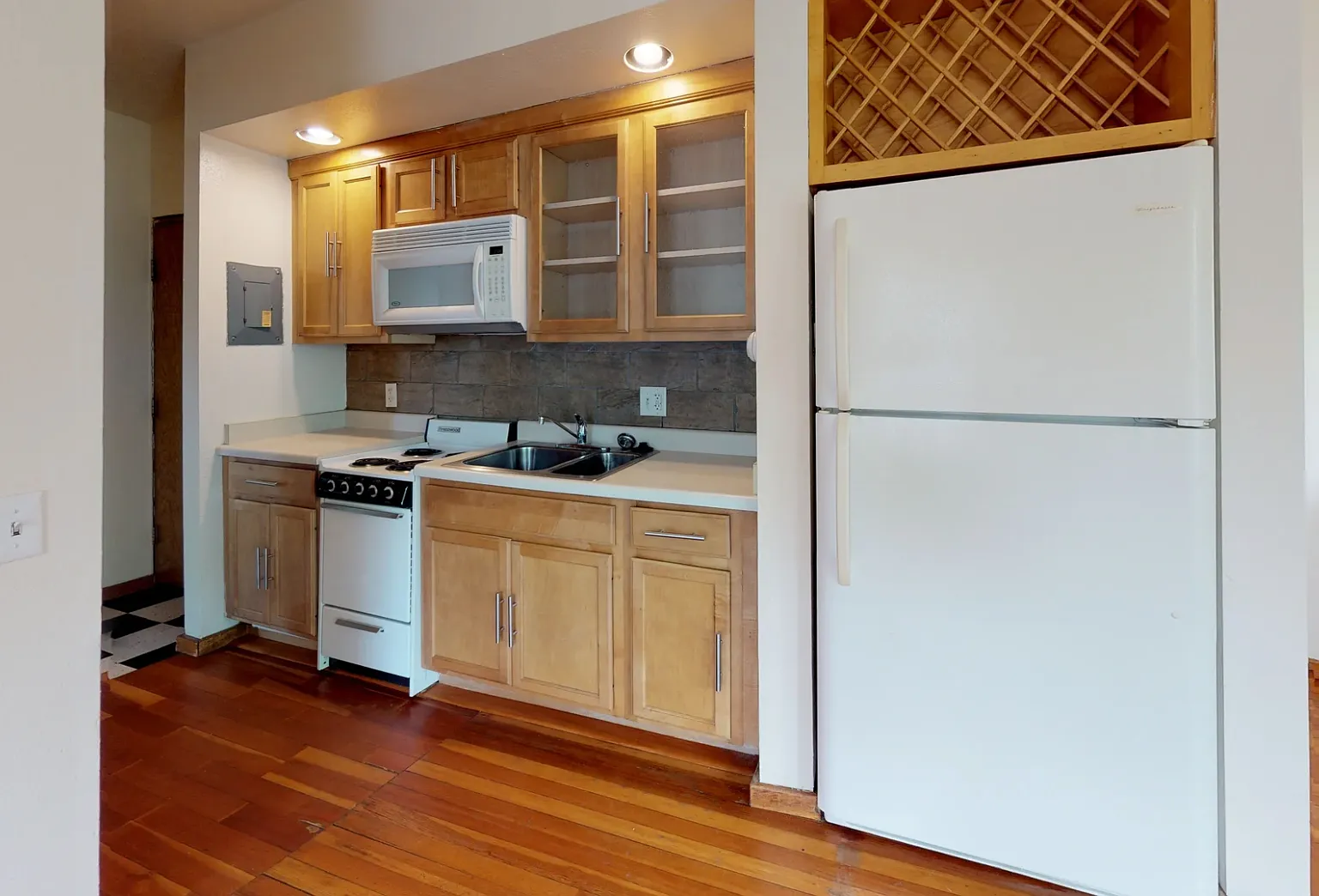 10 Langdon Street - F — Photo 3