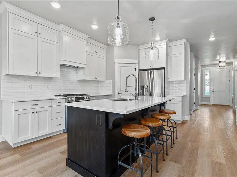 1911 W Wind Drift St — Photo 14