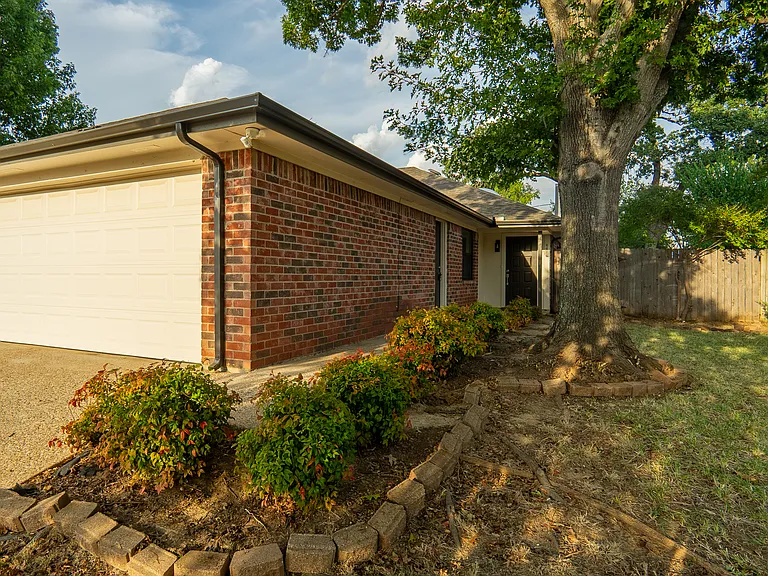 6616 Parkview Ln — Photo 1