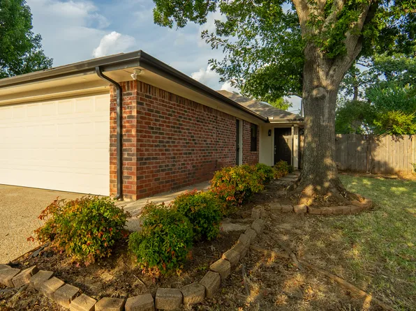 6616 Parkview Ln, North Richland Hills, TX 76182