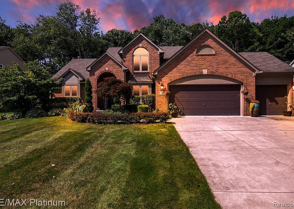 2nd image of 160 Summer Shade Dr