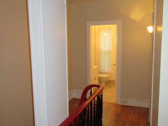 3rd image of 325 W Clinton St