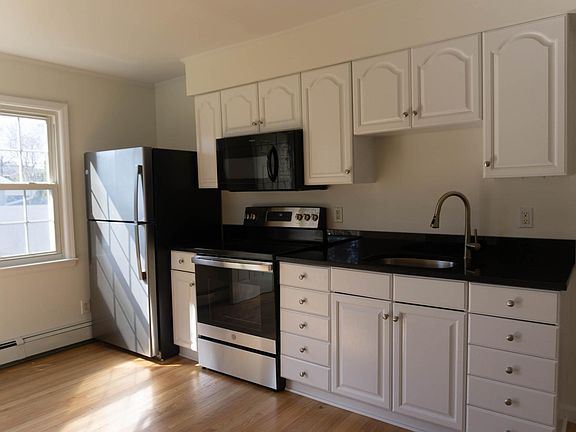 5th image of 35 Ross Ave