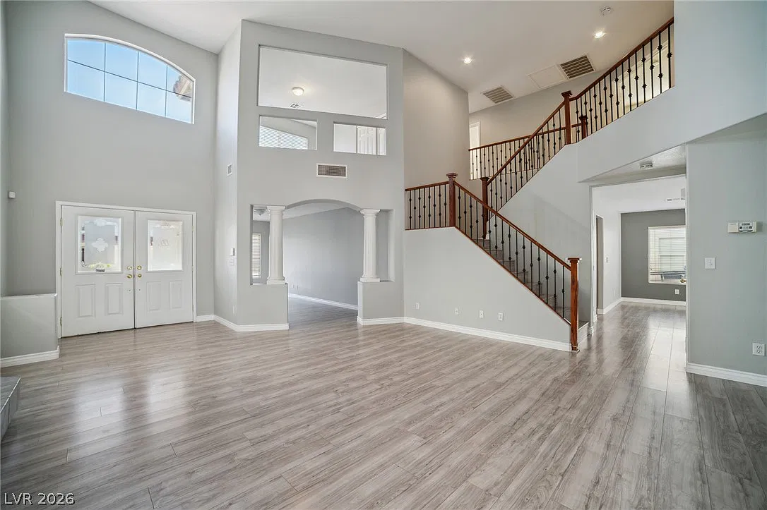 4 bed, 2.5 bath, 2702 sqft, $2,650 — Photo 2