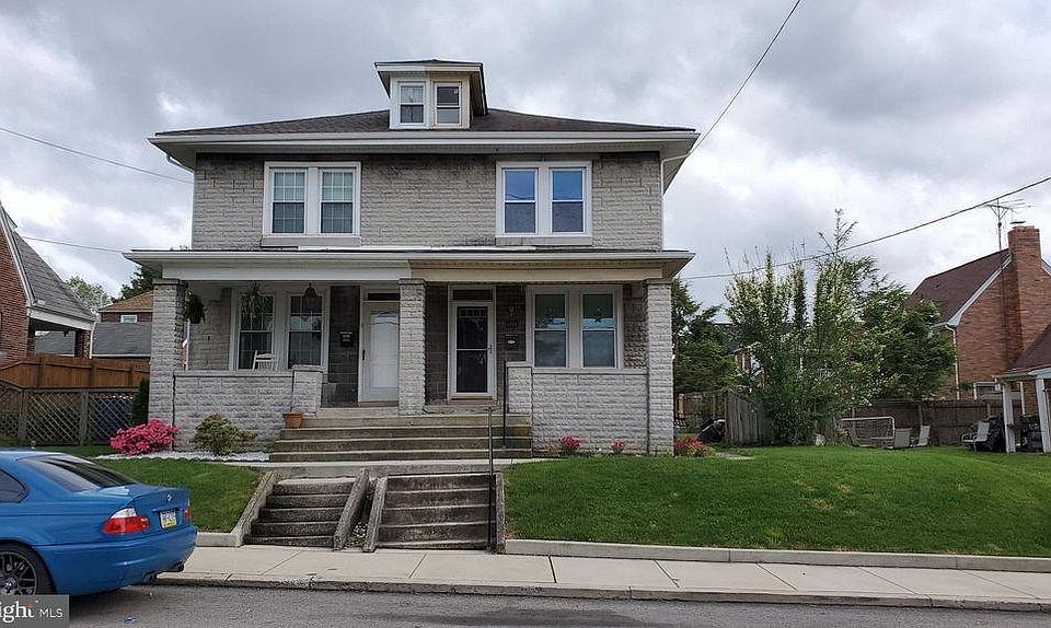 Property on the right of the duplex.