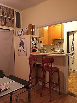 4th image of 297 De Graw St #2