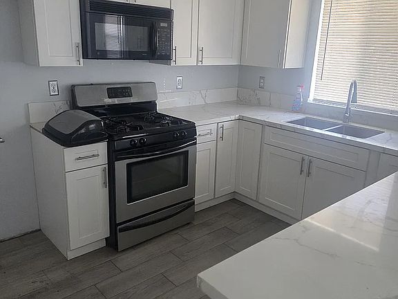 5th image of 33 E 19th St E #2931