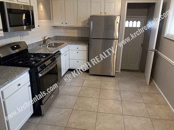 5th image of 935 Barat Ln