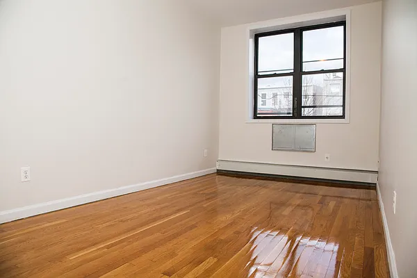 Rented by EXR | media 20