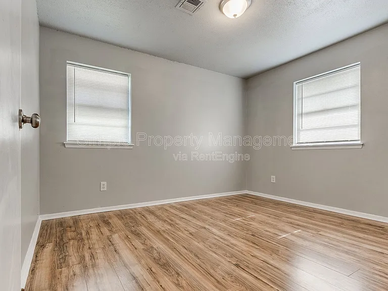 7505 NW 29th St — Photo 23