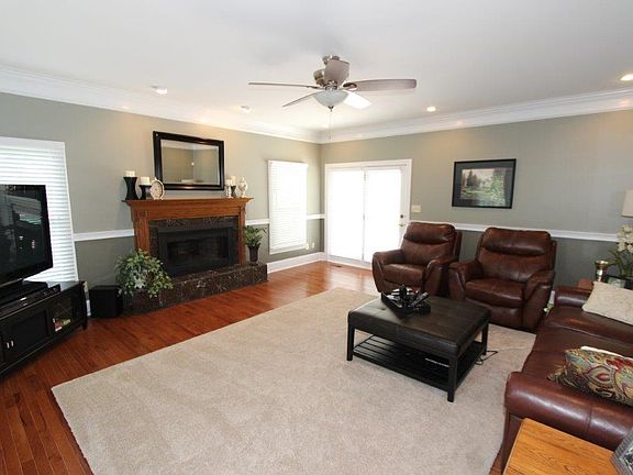 3rd image of 219 Shadowood Dr