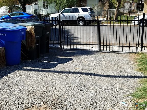 3rd image of 845 El Centro Ave
