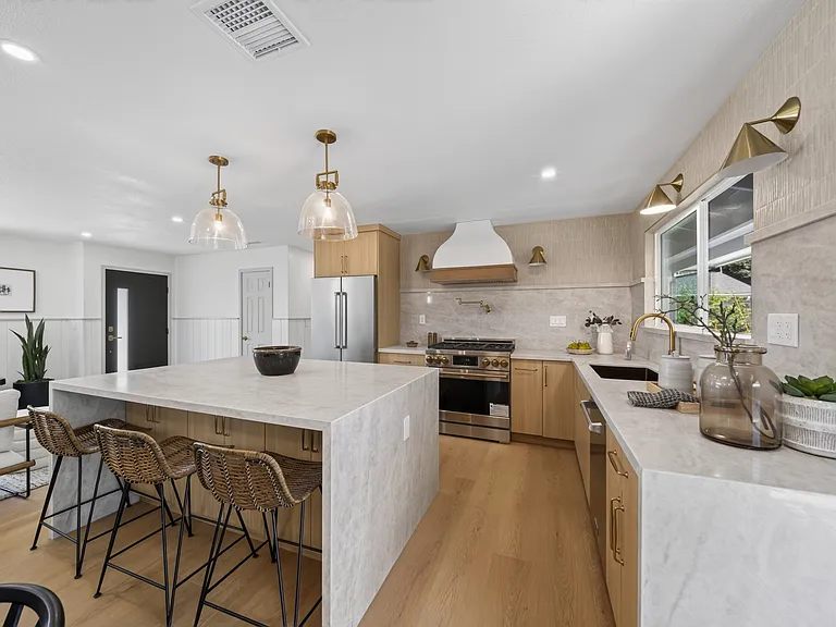 6431 Navajo Rd — Photo 2