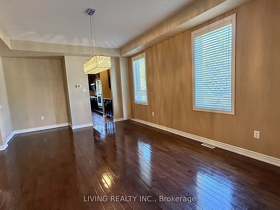 4th image of 16 Westlea Ave