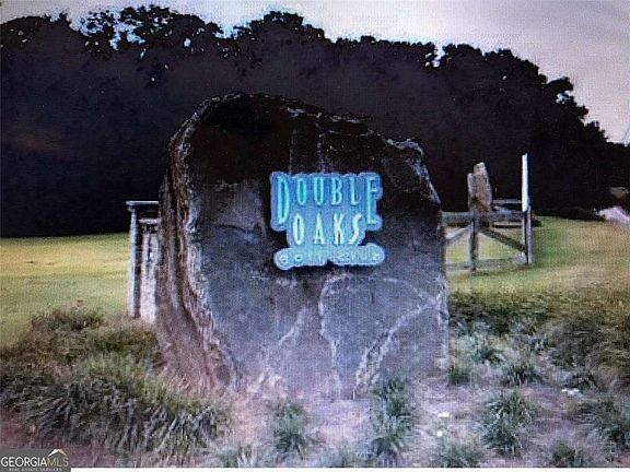 4th image of 853 Club Dr