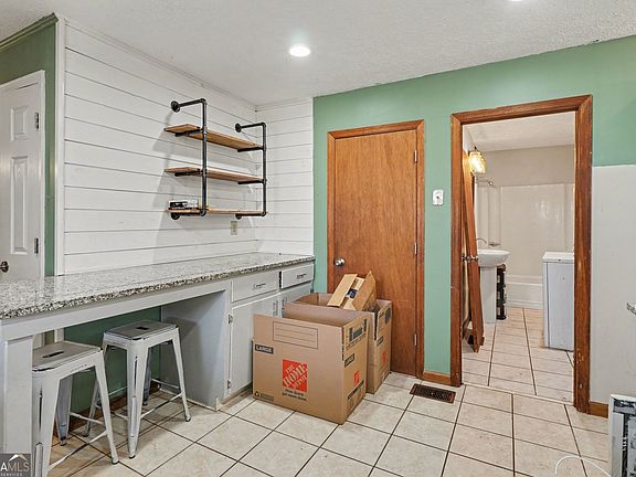 5th image of 2986 Defoor Rd
