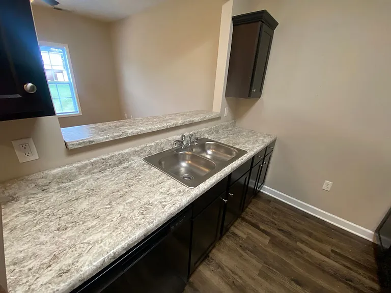 736 Village Creek Dr — Photo 7