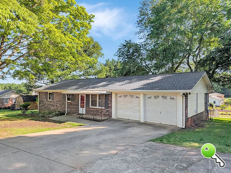400 Burns Rd — Photo 2