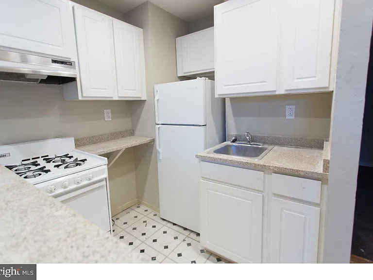 413 S 11th St #3F — Photo 7