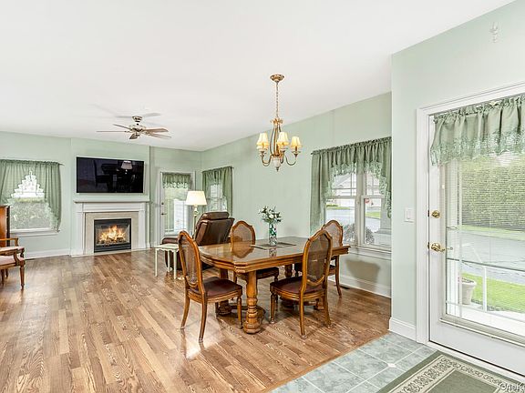 4th image of 45 Oak Run