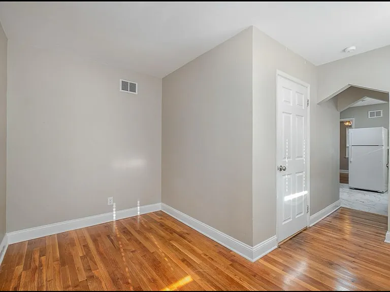117.5 Adela Ave #3 — Photo 5