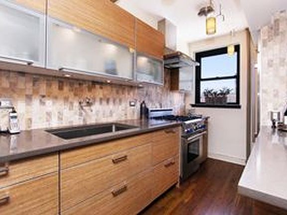 3rd image of 200 W 20th St #1409/10