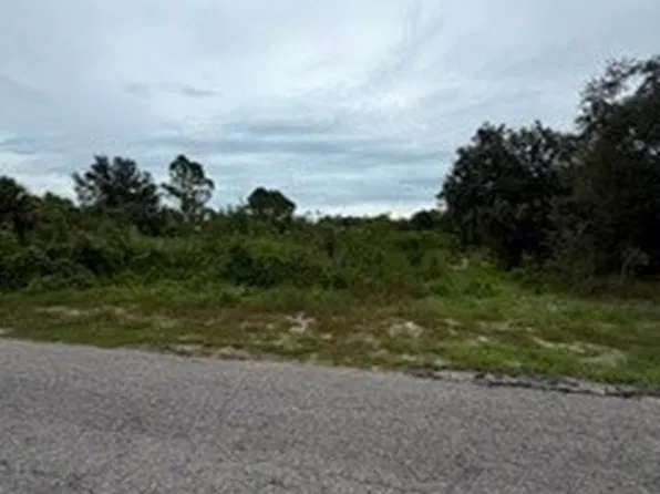 514 Plumosa Ave, Lehigh Acres, FL 33972