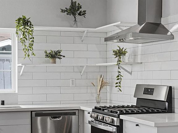 5th image of 926 E 57th St #57