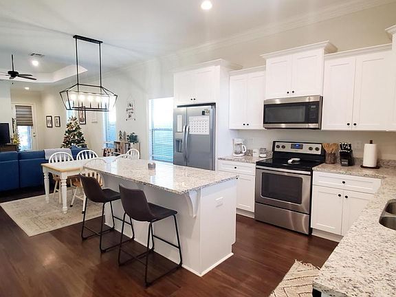 4th image of 123 Twin Meadow Ln