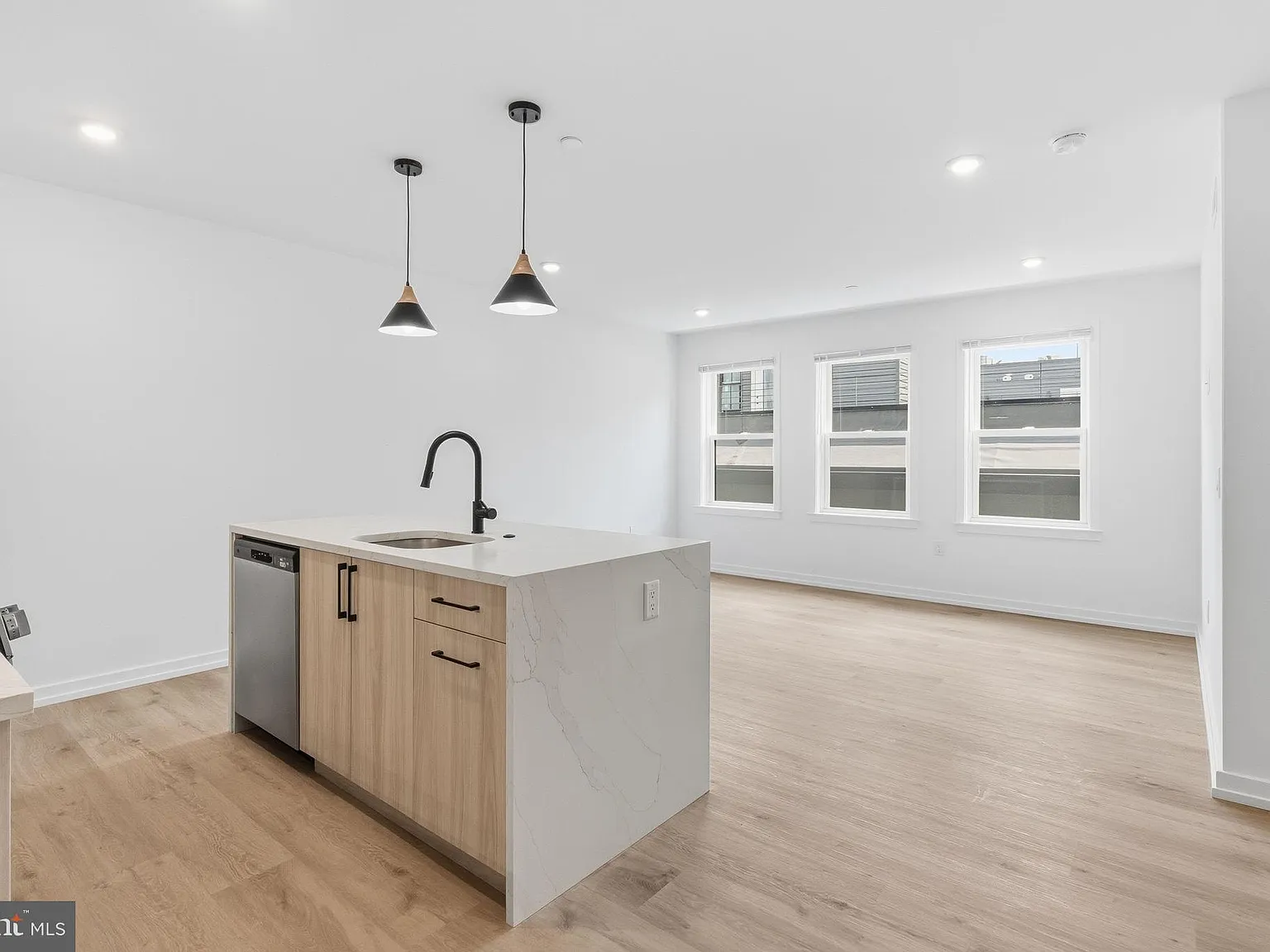 1 bed, 1.0 bath, 650 sqft, $2,000 — Photo 4