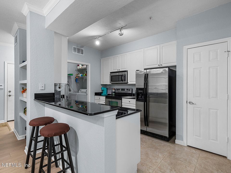 1st image of 8539 GATE Parkway W #1436