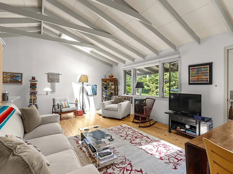 1 Gegan Dr — Photo 4