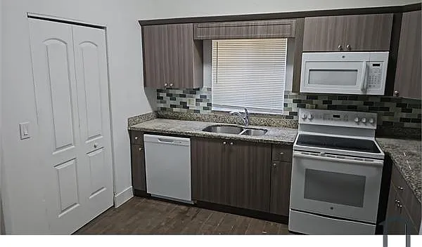 3461 Berkeley Blvd — Photo 2