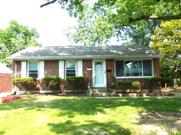 3632 Saint Sebastian Ln, Saint Ann, MO 63074