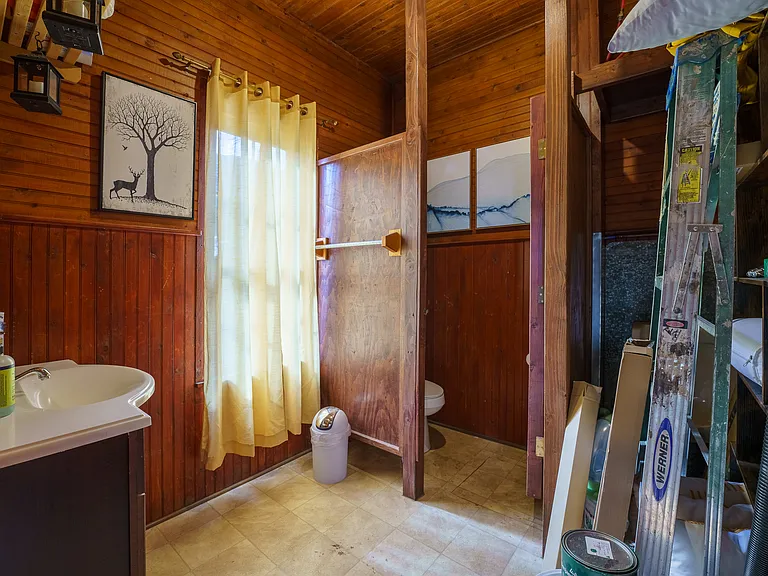 138 Lang St #B — Photo 7