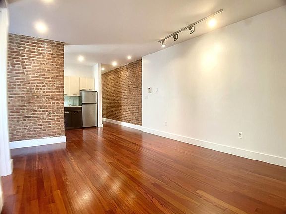 4th image of 514 W 135th St #A22