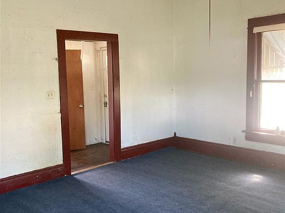 4th image of 222 S Hitchcock St