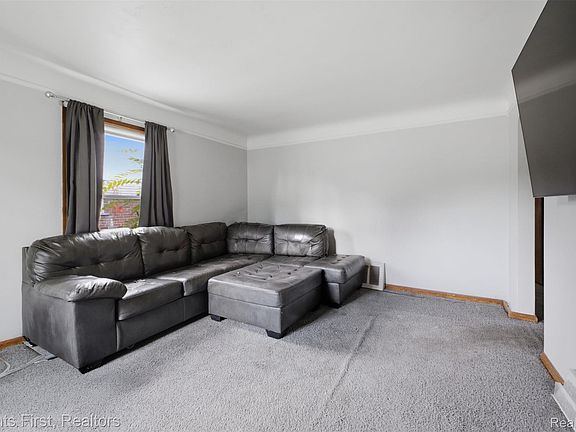 5th image of 24621 Carlysle St