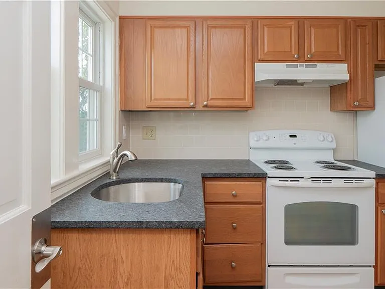 11 Village Ln #B — Photo 13