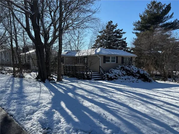 7 Bayberry Rd, Narragansett, RI 02882