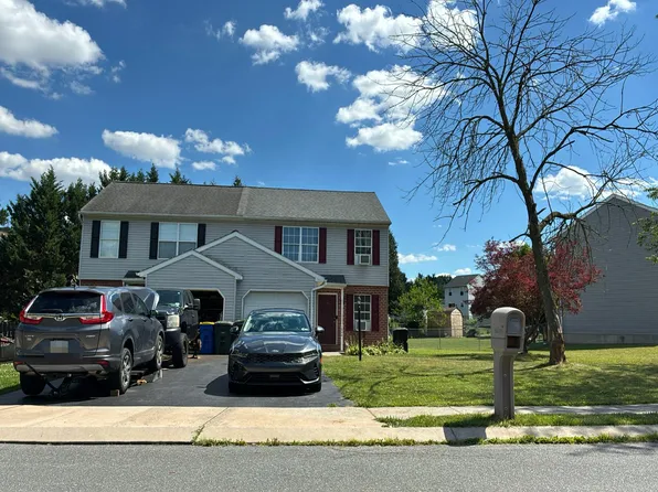 1846 Wyatt Cir, Dover, PA 17315