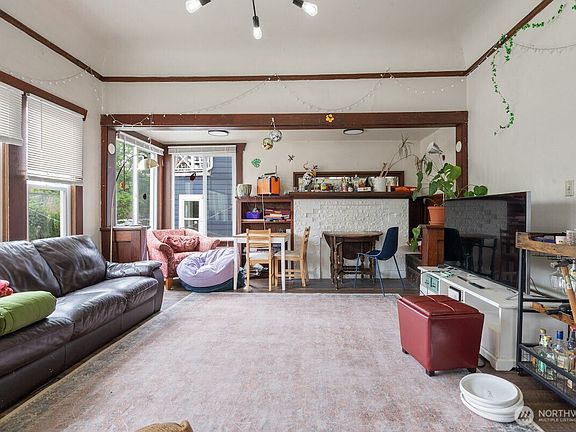 4th image of 4723 21st Ave NE
