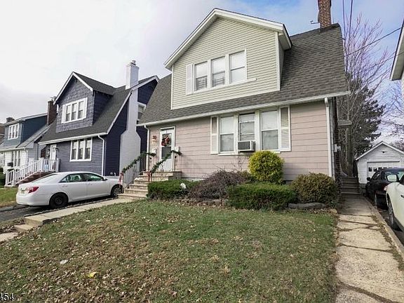 2nd image of 305 Park Pl
