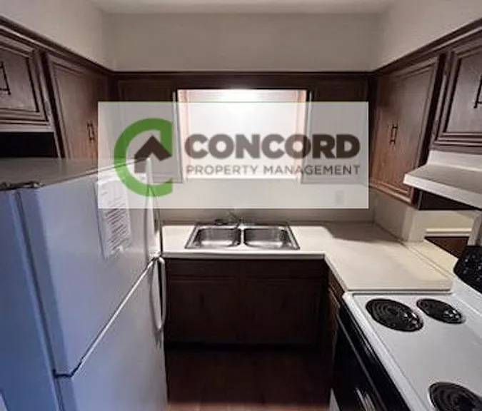 606 Fairmont St #B — Photo 5