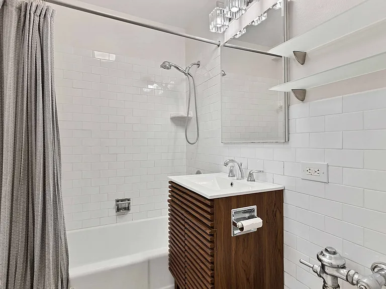 2970 N Lake Shore Dr #4A — Photo 13