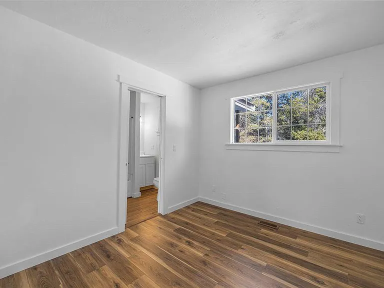 15969 Jacobsen Rd — Photo 11