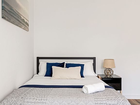 4th image of 515 Landfair Ave #12