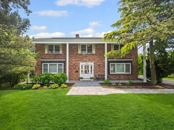 294 Oak Neck Lane, West Islip, NY 11795